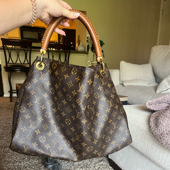 Authentic Louis Vuitton Artsy MM - Picture 1 of 10